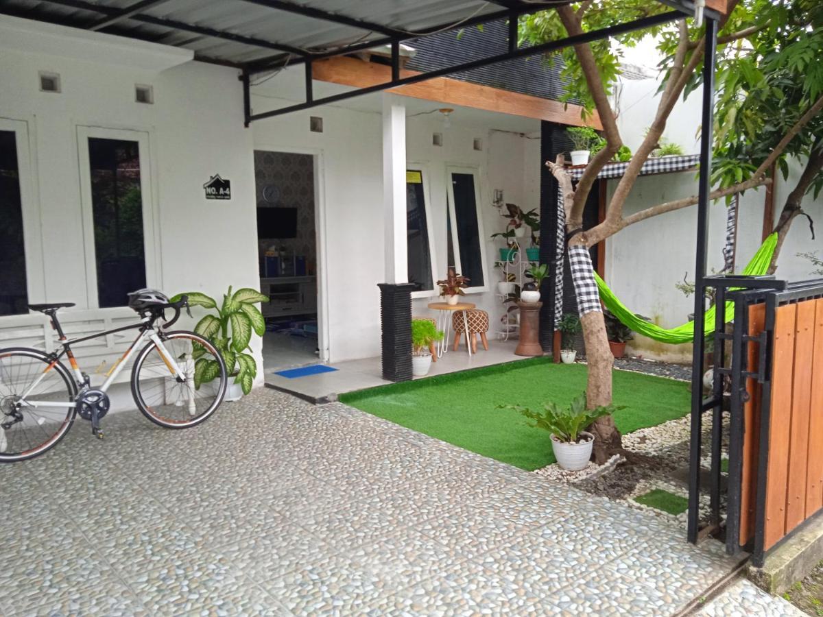 Shifana Homestay Syariah 요그야카르타 외부 사진