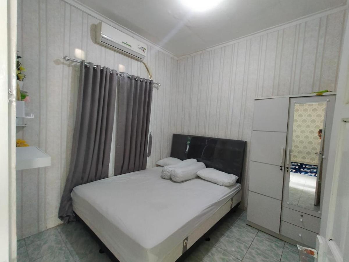 Shifana Homestay Syariah 요그야카르타 외부 사진