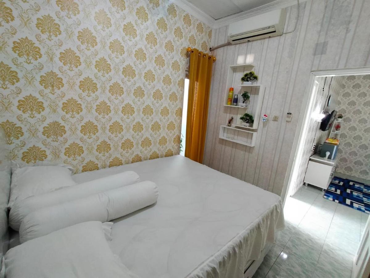 Shifana Homestay Syariah 요그야카르타 외부 사진