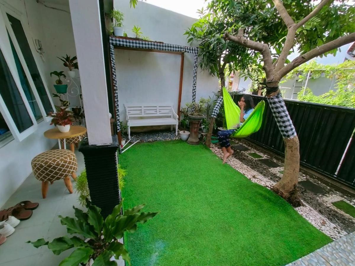 Shifana Homestay Syariah 요그야카르타 외부 사진